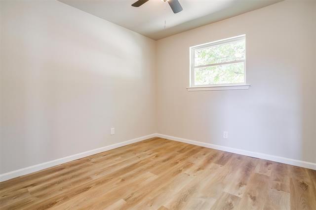 Building Photo - 921 Willow Cir S