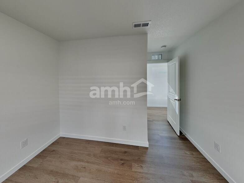 Building Photo - 350 N Addison Way