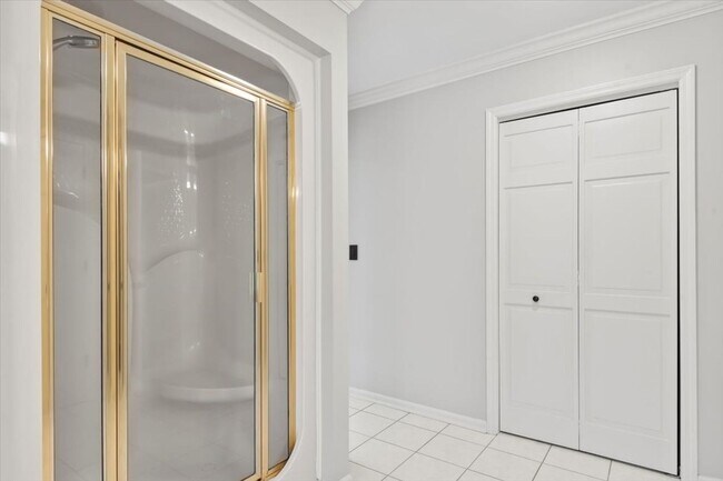 Building Photo - Stunning 3 bed 2.5 bath home in Cove Creek subdivision!