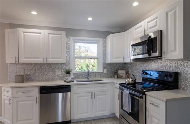 Building Photo - 3022 Trafalgar Way