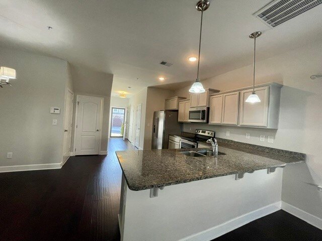 Building Photo - 2022 Abbingdon Way