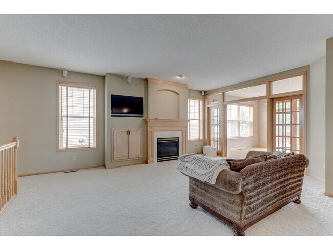 Building Photo - 2074 Clover Ct