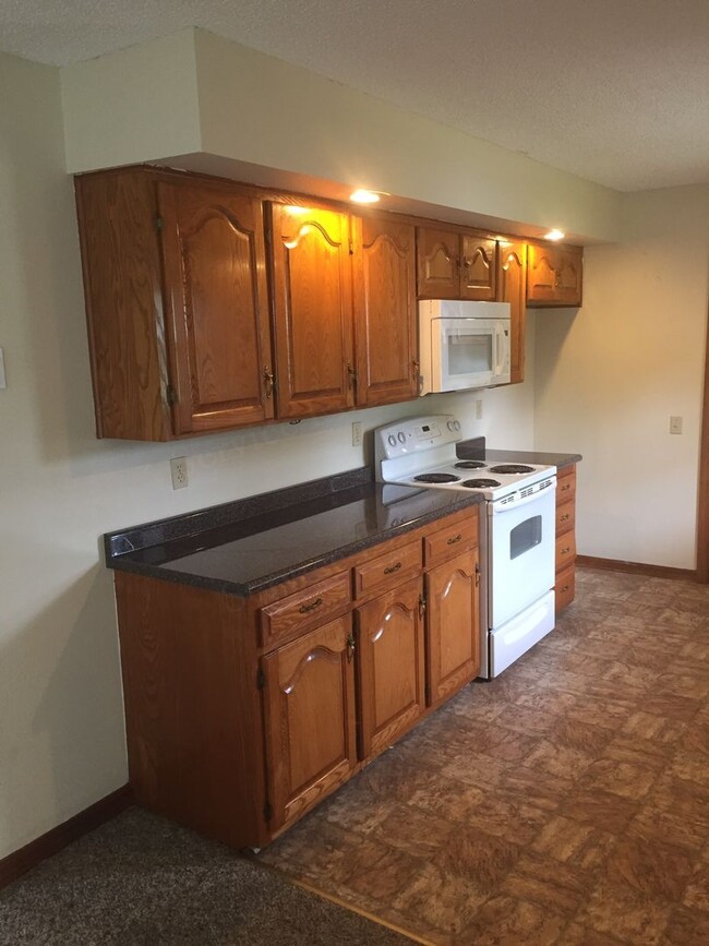 Building Photo - NICE 3 Bed 2 Bath home in Bolivar! Excelle...