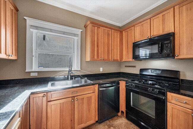 Building Photo - Stunning Craftsman Home in the Heart of Denver!