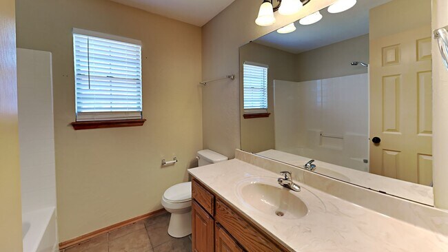 Building Photo - Beautiful 3 Bed 2 Bath Home in Moore Schools