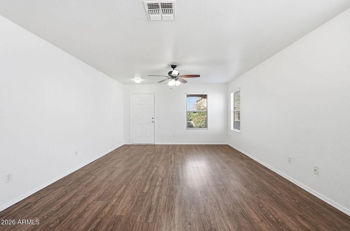 Building Photo - 211 E Valley View Dr