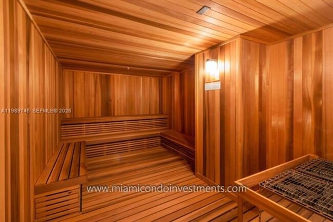 Building Photo - 2900 NE 7th Ave