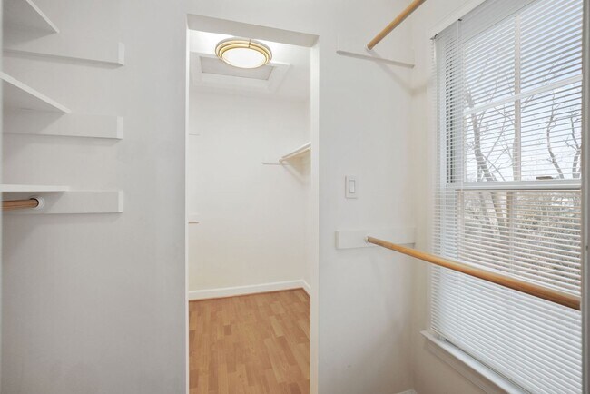 Building Photo - 3 Bedroom 3.5 Bathroom Townhouse// Vienna/...