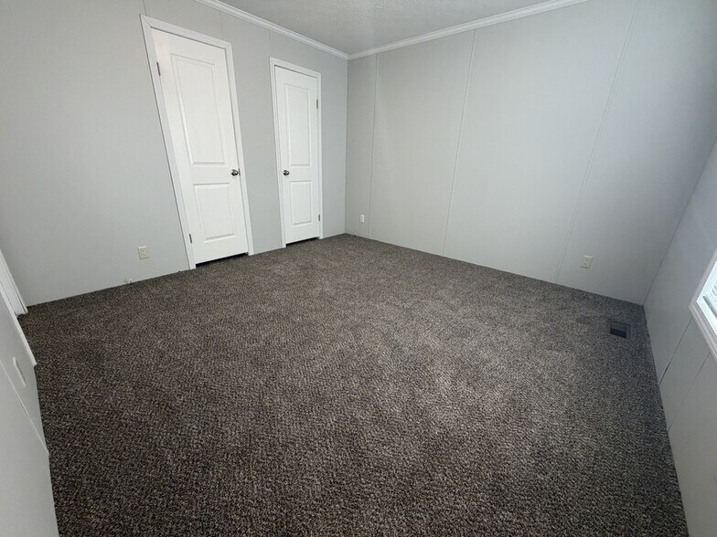 Building Photo - 38060 Leverette Ave