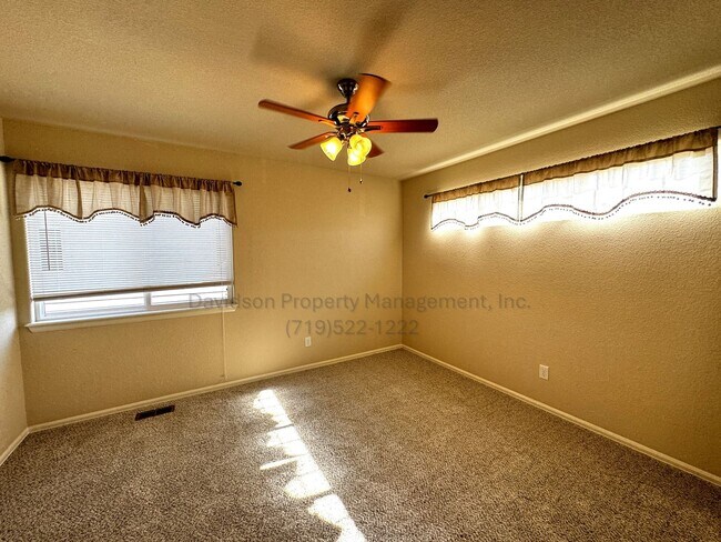 Building Photo - 5 Bedroom House in Security-Widefield with Stunning Views of Pikes Peak