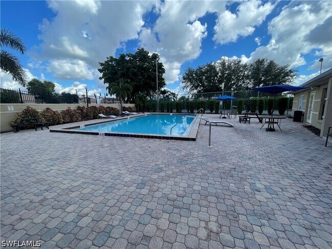 Building Photo - 5327 Summerlin Rd