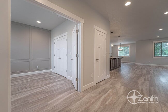 Building Photo - 134 Zephyr Dr