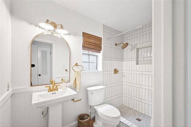 Building Photo - 1700 Houston St