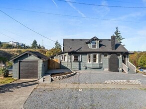 Building Photo - Charming 2-Bed 2-Bath Tacoma Craftsman | S...
