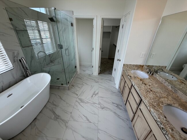 Building Photo - 1540 E 450 N