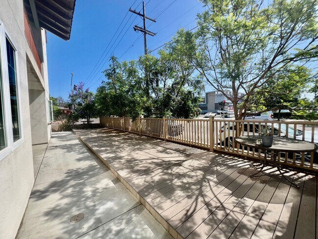 Building Photo - 4540 Ingraham St