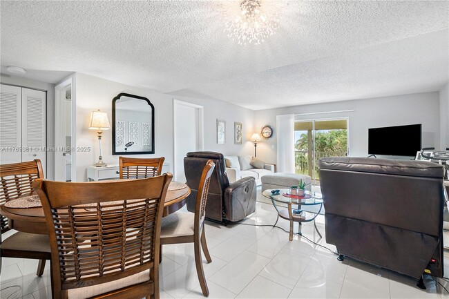 Building Photo - 18081 SE Country Club Dr