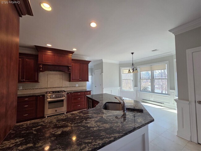 Building Photo - 2 Long Hill Rd