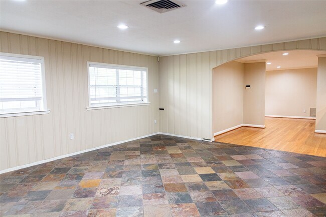 Building Photo - 5564 Aspen St