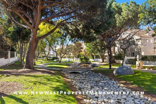 Building Photo - Newly renovated 2-bedroom UTC townhome in the coveted Andria of Renaissance at La Jolla community...