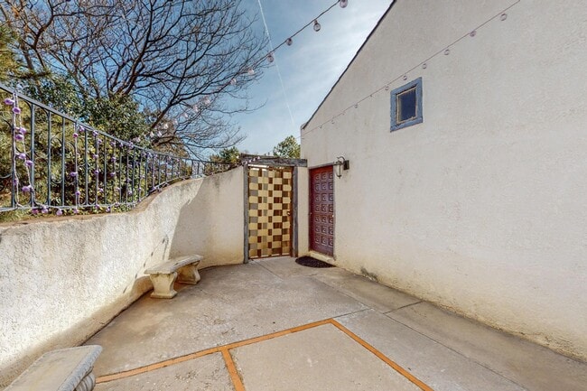 Building Photo - 1613 Morningside Dr NE