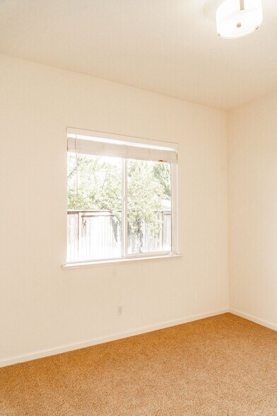 Building Photo - 9560 Nicole Ln