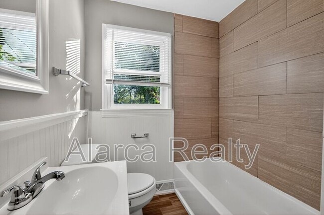 Building Photo - 1137 Skyview Rd