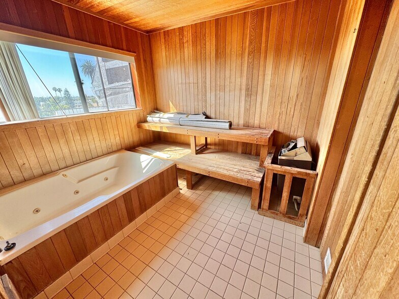 Building Photo - 1444 Centinela Ave