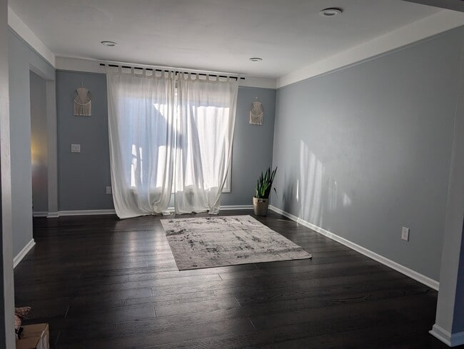 Building Photo - 7074 Foxridge Dr