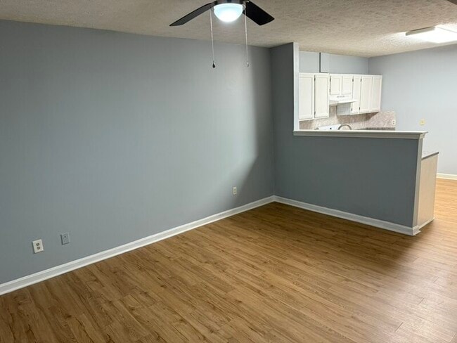 Building Photo - 1612 W Market St