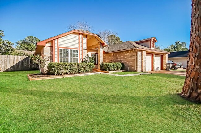 Building Photo - 8610 Greenleaf Lake Dr