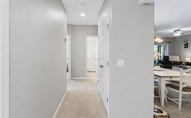 Building Photo - 9760 Kinmore Dr