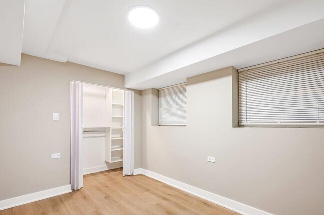 Building Photo - 2 bedroom in Chicago IL 60657
