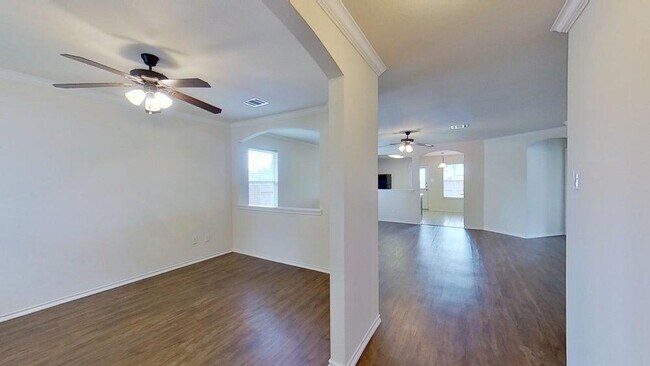 Building Photo - 411 Quail Hollow Dr