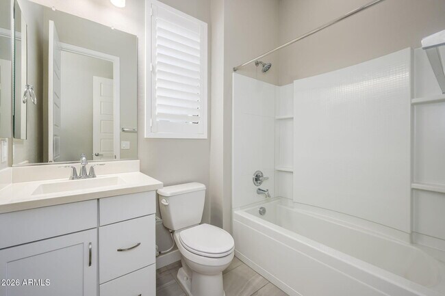 Building Photo - 824 E Monte Wy