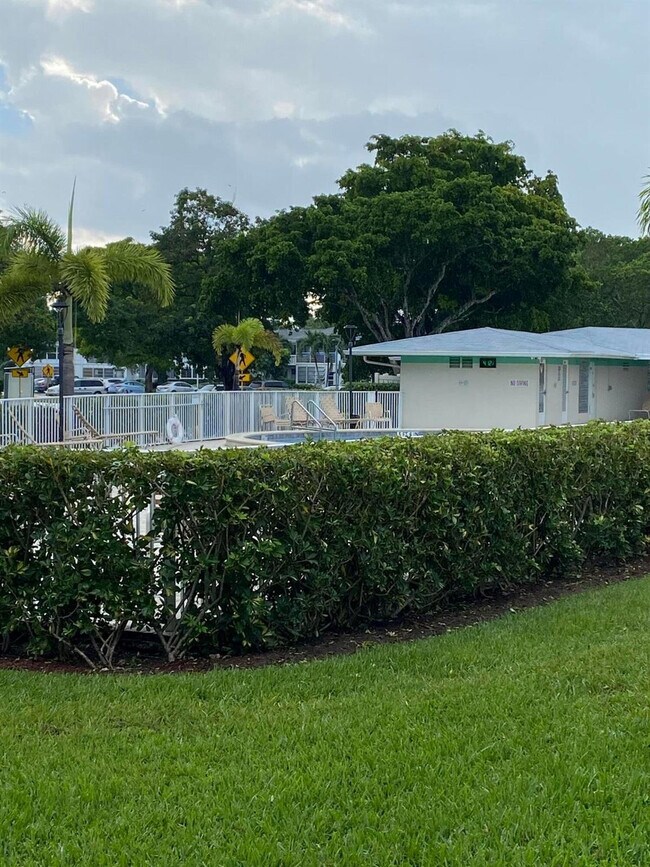 Building Photo - 321 Durham Cir