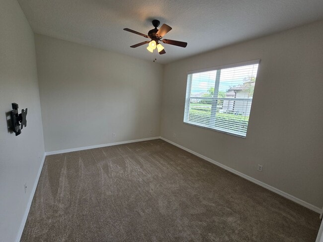 Building Photo - Luxurious Single-Family Home in Secluded Mount Dora Community