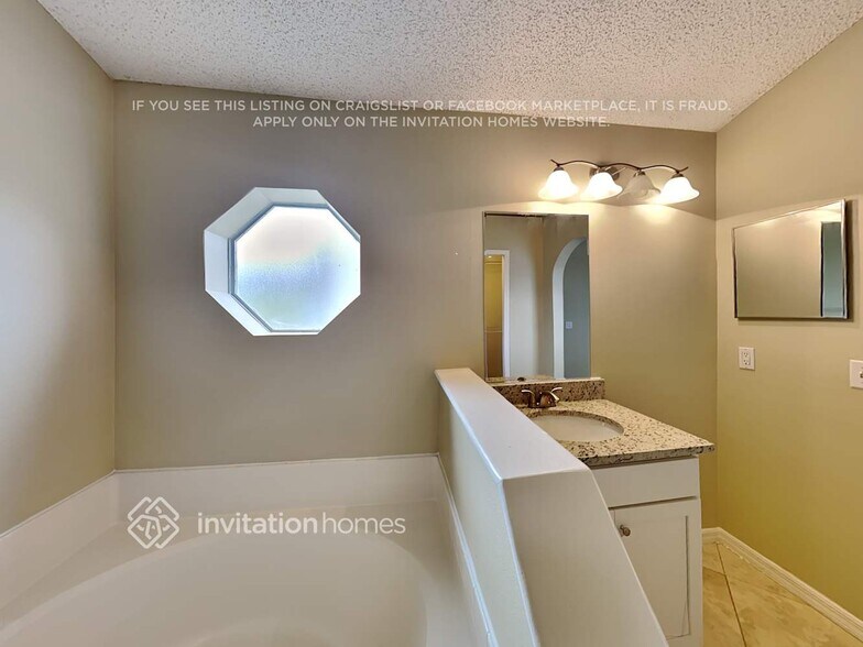 Building Photo - 16015 Buxley Ct