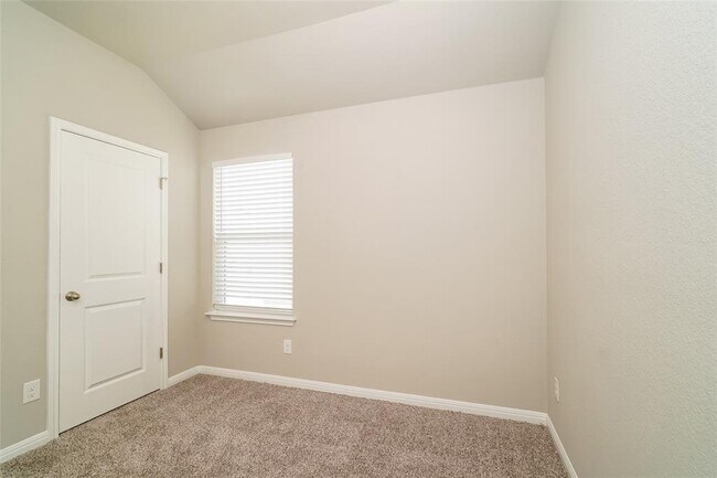 Building Photo - 405 Osier Pass