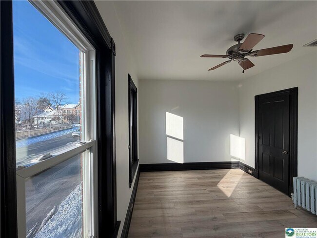 Building Photo - 146 W Broad St