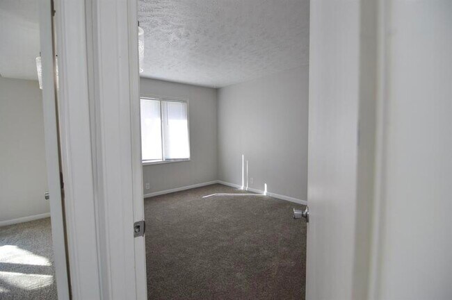 Building Photo - 6505 S 46th St