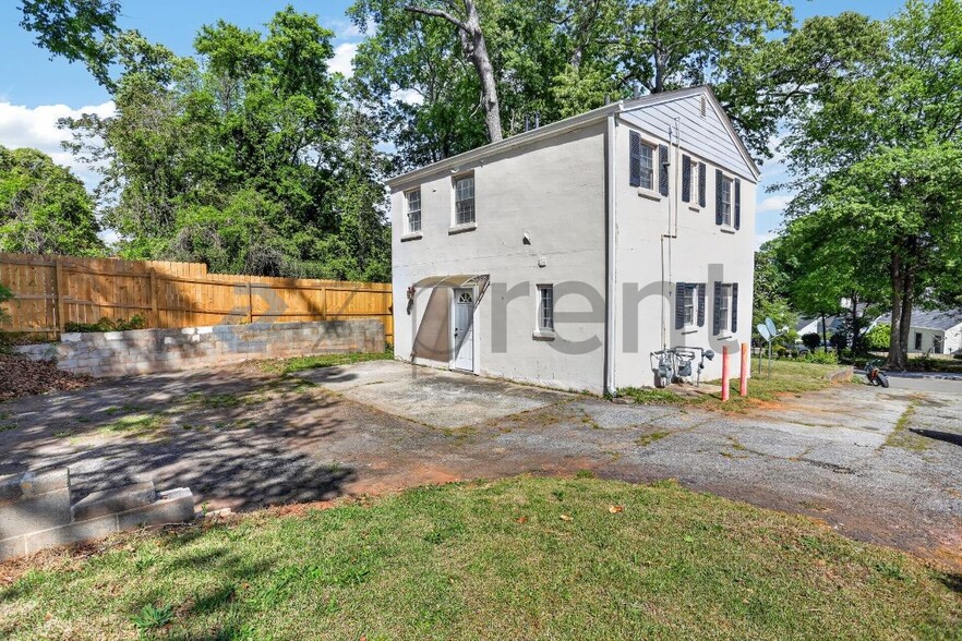 Building Photo - 633 Spring St