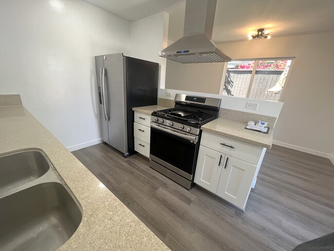 Building Photo - 3572 Nile St