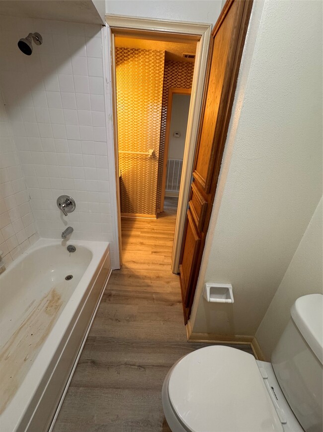 Building Photo - 3400 Coachman Dr
