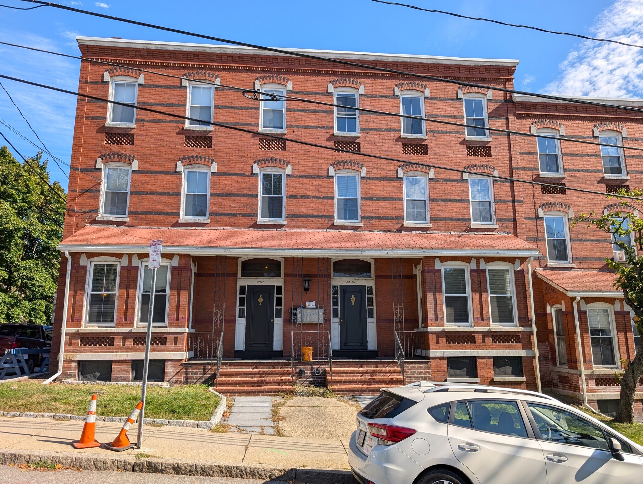 Building Photo - 37 Laurel St