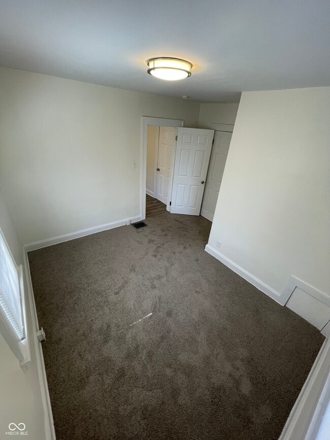 Building Photo - 927 N Chester Ave