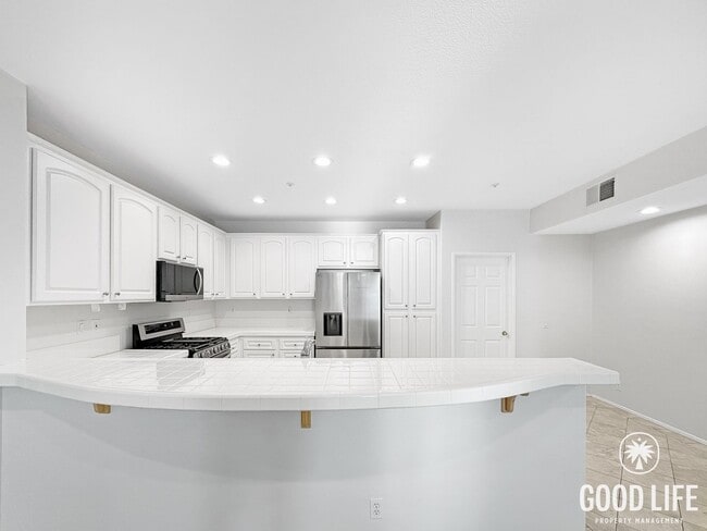 Building Photo - Stylish 2-Bed 2-Bth Home in Irvine with Pool, Jacuzzi, Basketball Court, Balcony & 2 Car Attached...