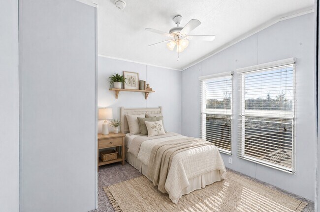 Building Photo - 12701 Paradise View Ct W