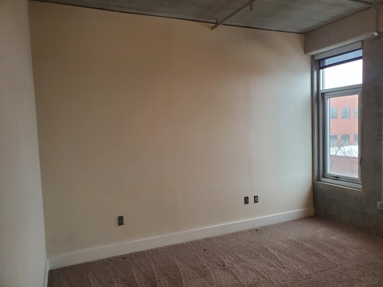 Building Photo - 309 E 5th St