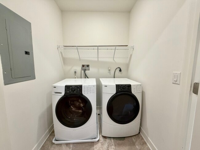 Building Photo - 4589 Riverside Way